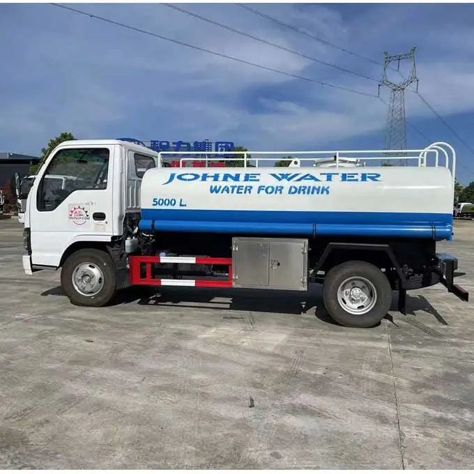 Light duty truck Dongfeng 4x2 3-8CBM water tank truck