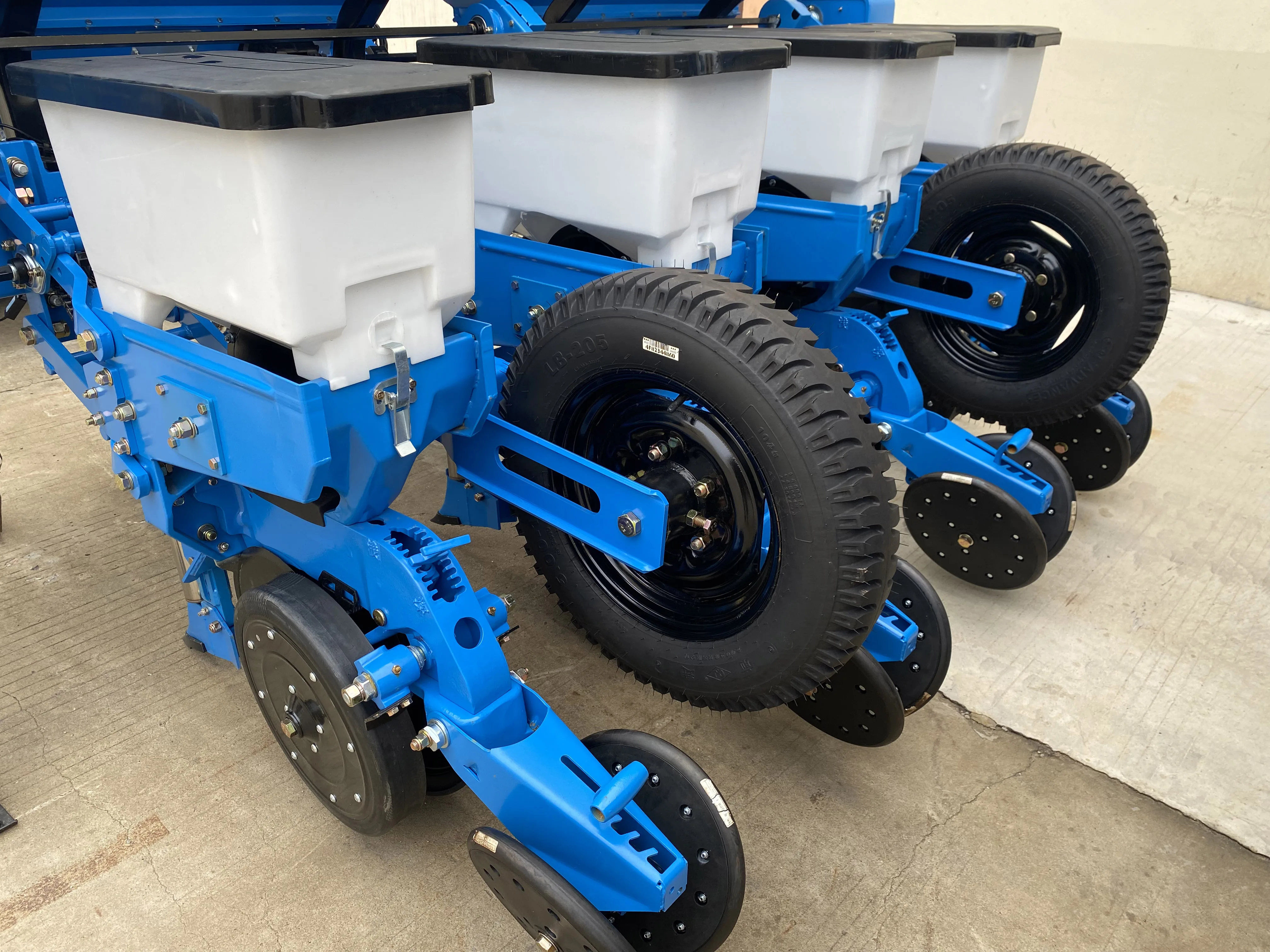 Agriculture Equipment and Tools Corn and Soya Beans Precise No Till Air Seeder Machine