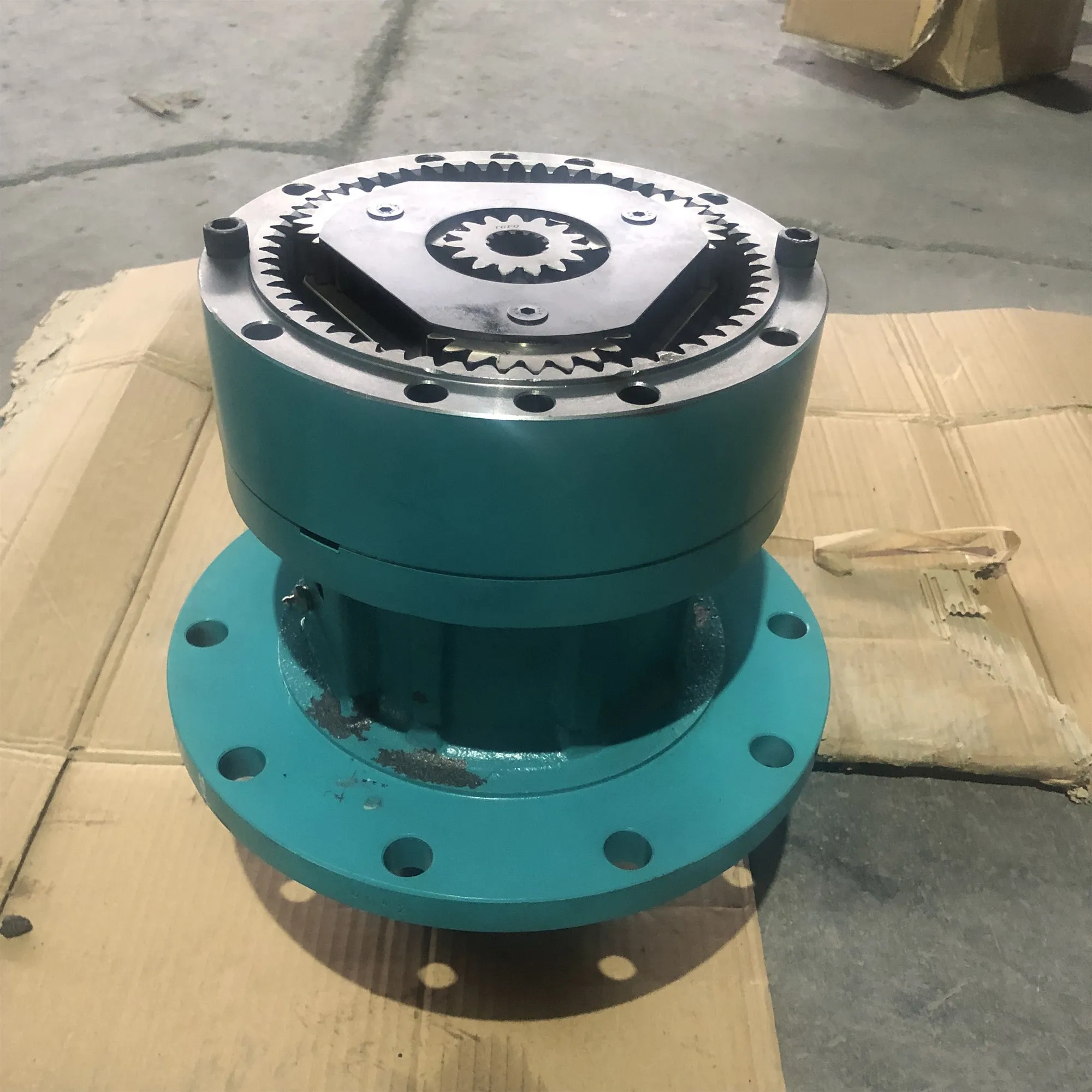 RIRI5キロ Excavator SK135 Swing Gearbox YX15V00002F3 for Kobelco