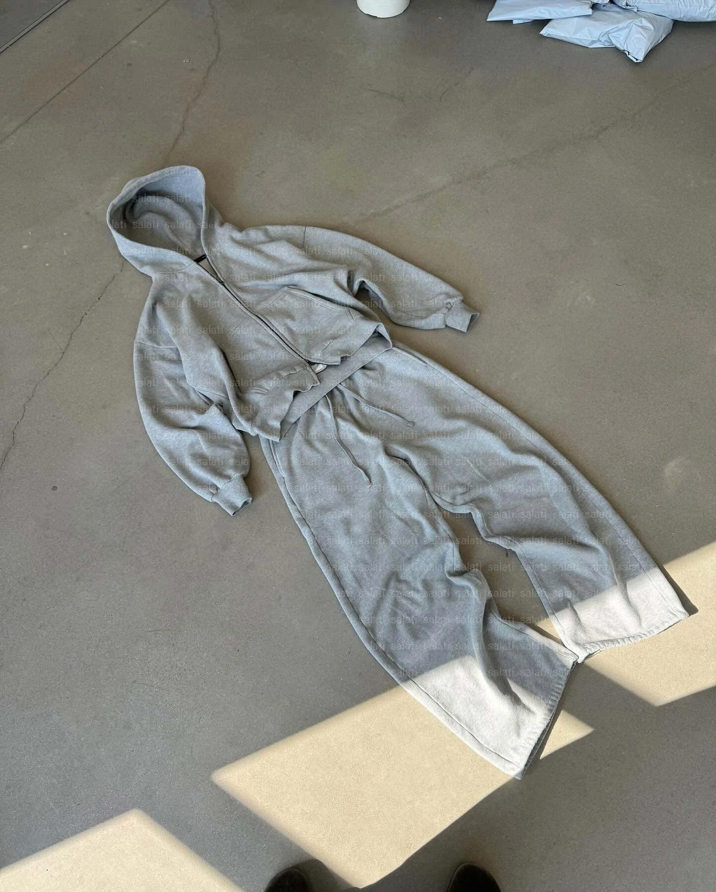 Salati Tracksuit Manufacturing Monochrome Oversized Track Suit French Terry Baggy Blank Heavyweight Sweatpants and Hoodie Set gallery 3