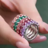Anillo de oro macizo de 18 quilates con piedra labio
