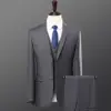 Traje de esmoquin gris de dos piezas para hombre con dos botones