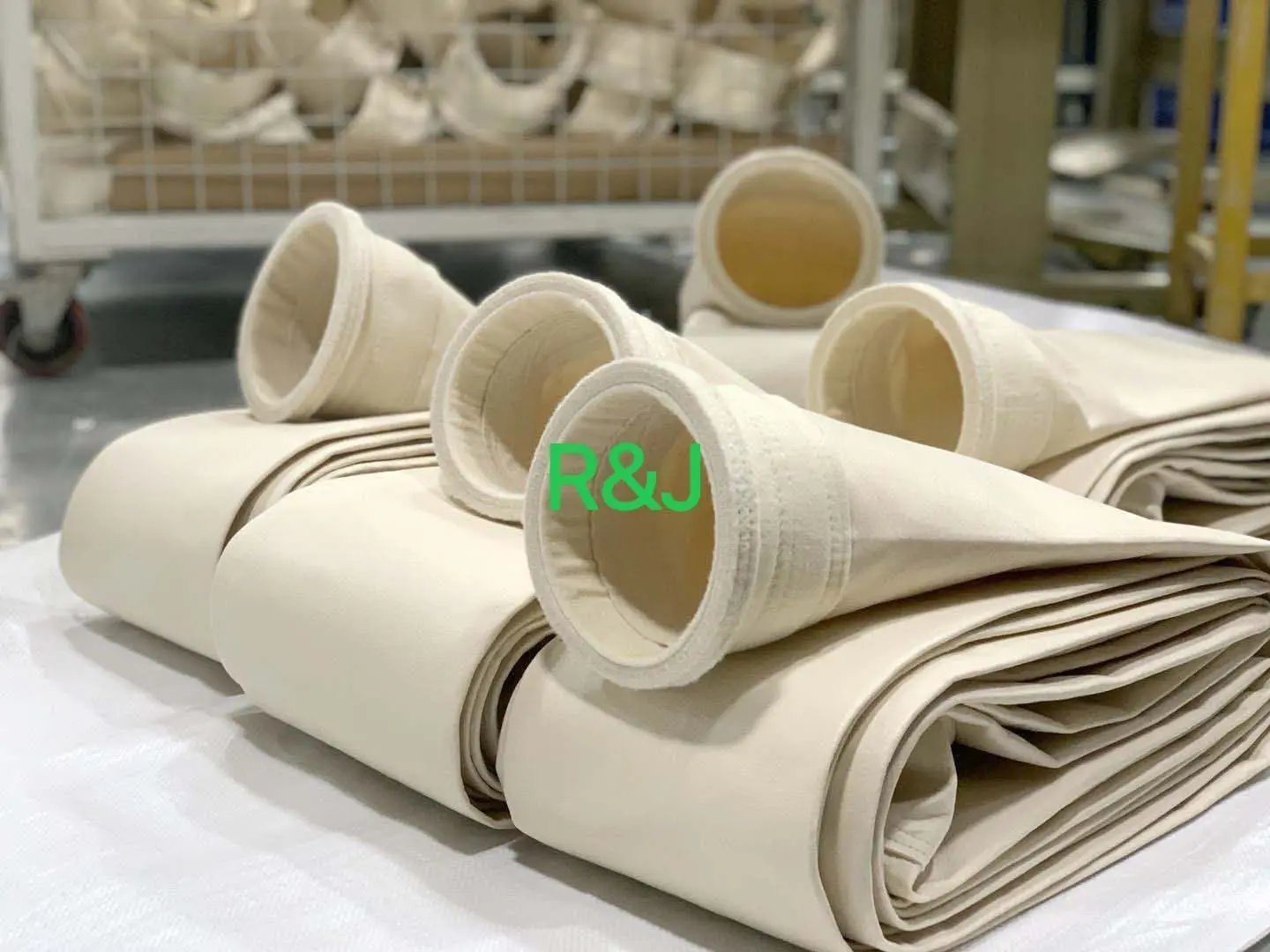 Pulse Dust Collector Bag Anti-static Dust Bag Polyester Film Covered Needle Felt Filter Bag