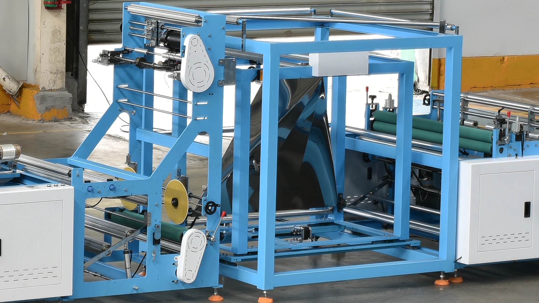 ZXL-C700 Non Woven T-Shirt Carry Bag Machine - High Prod