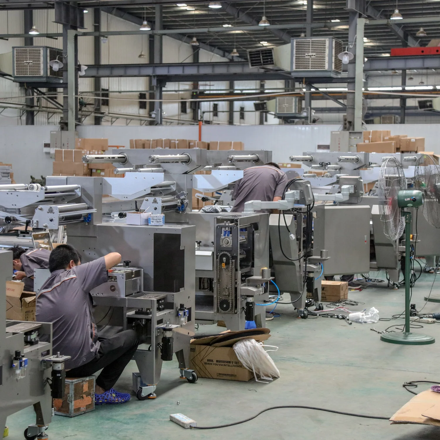 
 Полностью автоматизированная машина для упаковки небольших закусок/сладостей/шоколада  