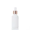 Bouteille blanche avec bouchon en or rose