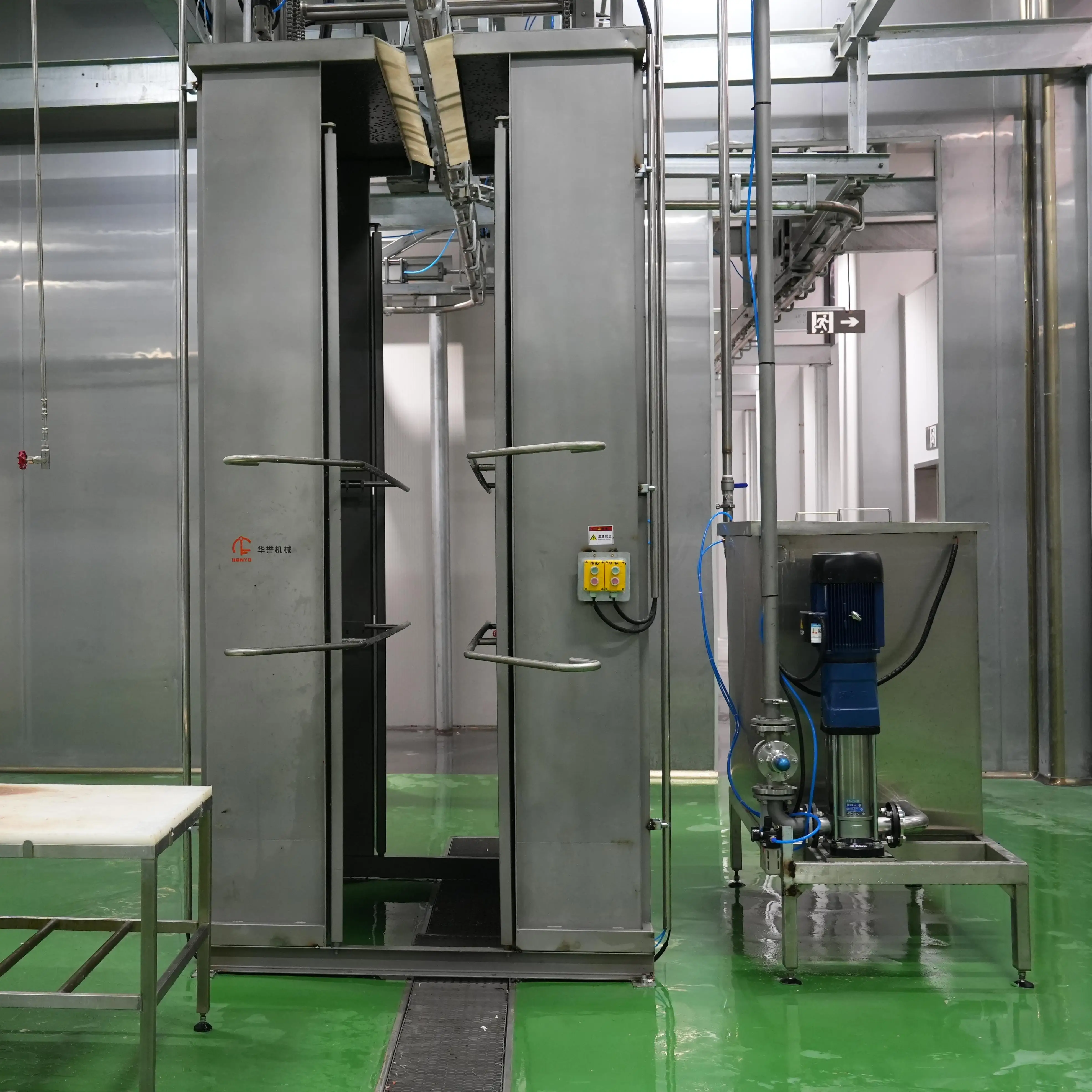 Fully integrated cattle slaughtering line for meat processing in cattle and buffalo slaughterhouses