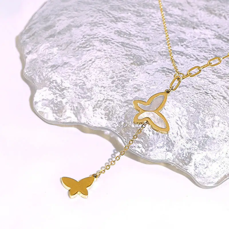 Shell Pendant Necklace