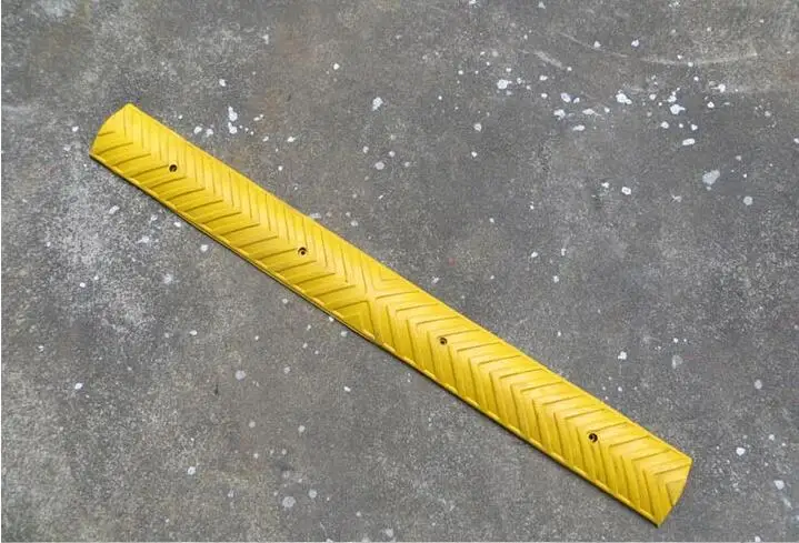 Durable Mini Small Yellow Black Speed Hump Rubber Speed Bump Stripe