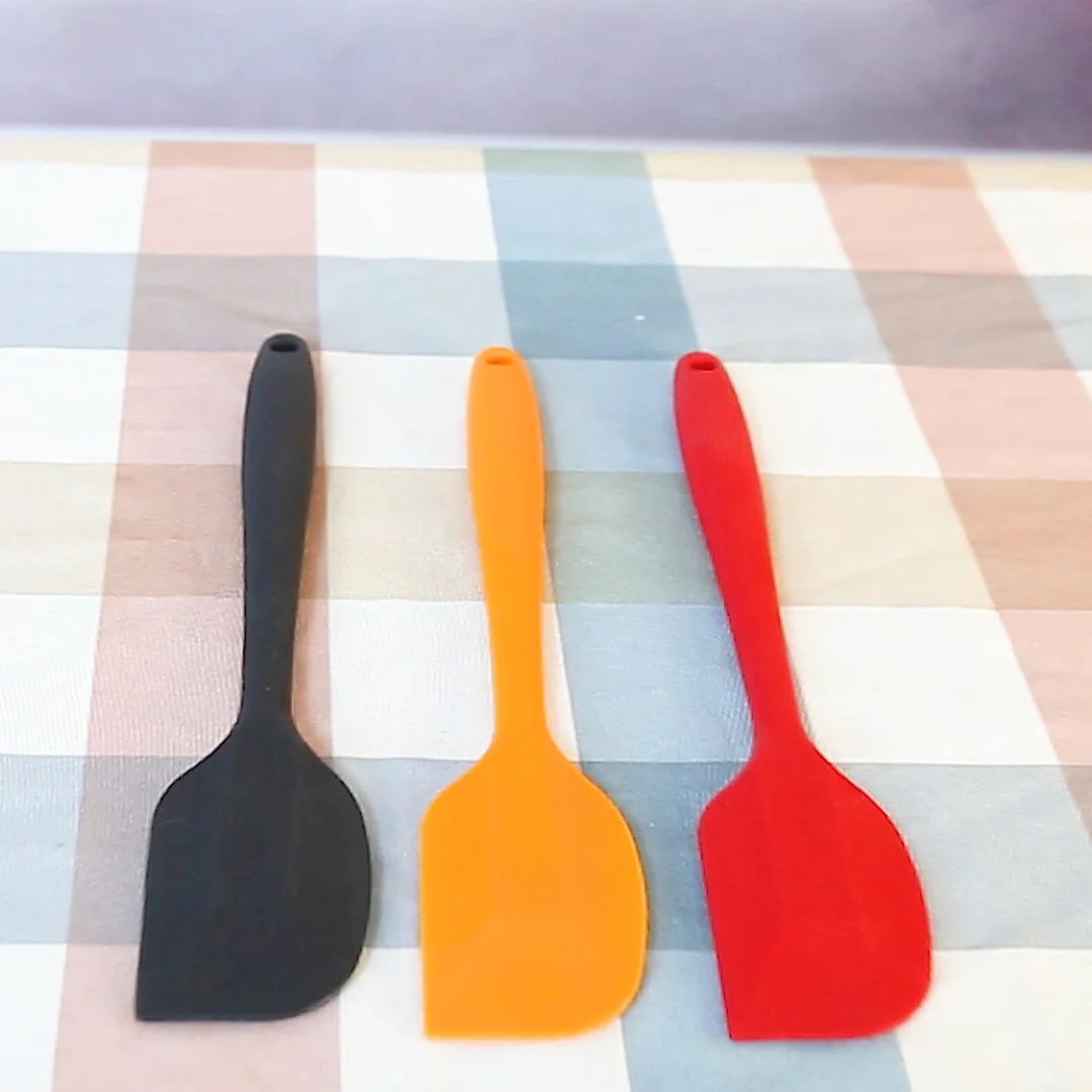 4Pcs Spatule en silicone,Ensemble de spatules en silicone,Spatule à pâte en silicone,Grattoir très résistant à la chaleur,Spatule en caoutchouc antiadhésive,Grande spatule en silicone rouge 