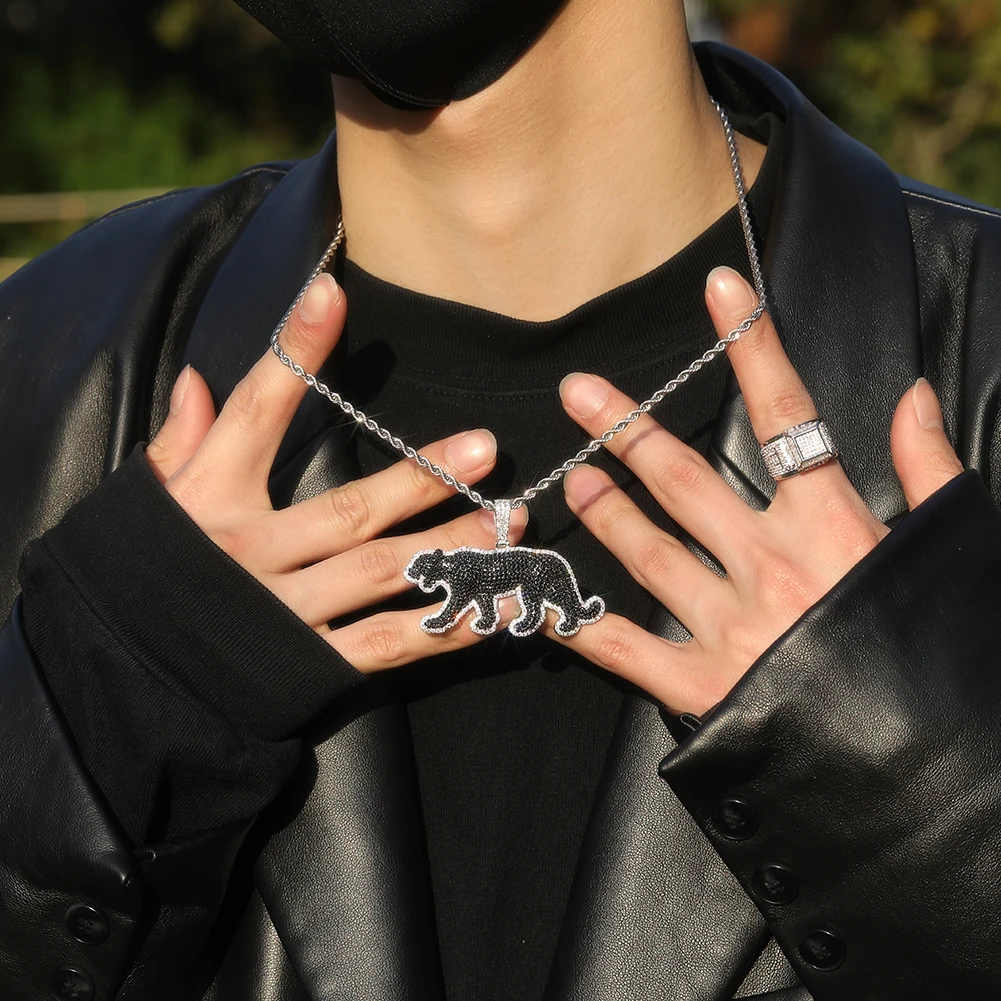 2024 UWIN Fashionable Black CZ Panther Pendant Iced Out Animal Leopard Necklace Unisex Jewelry