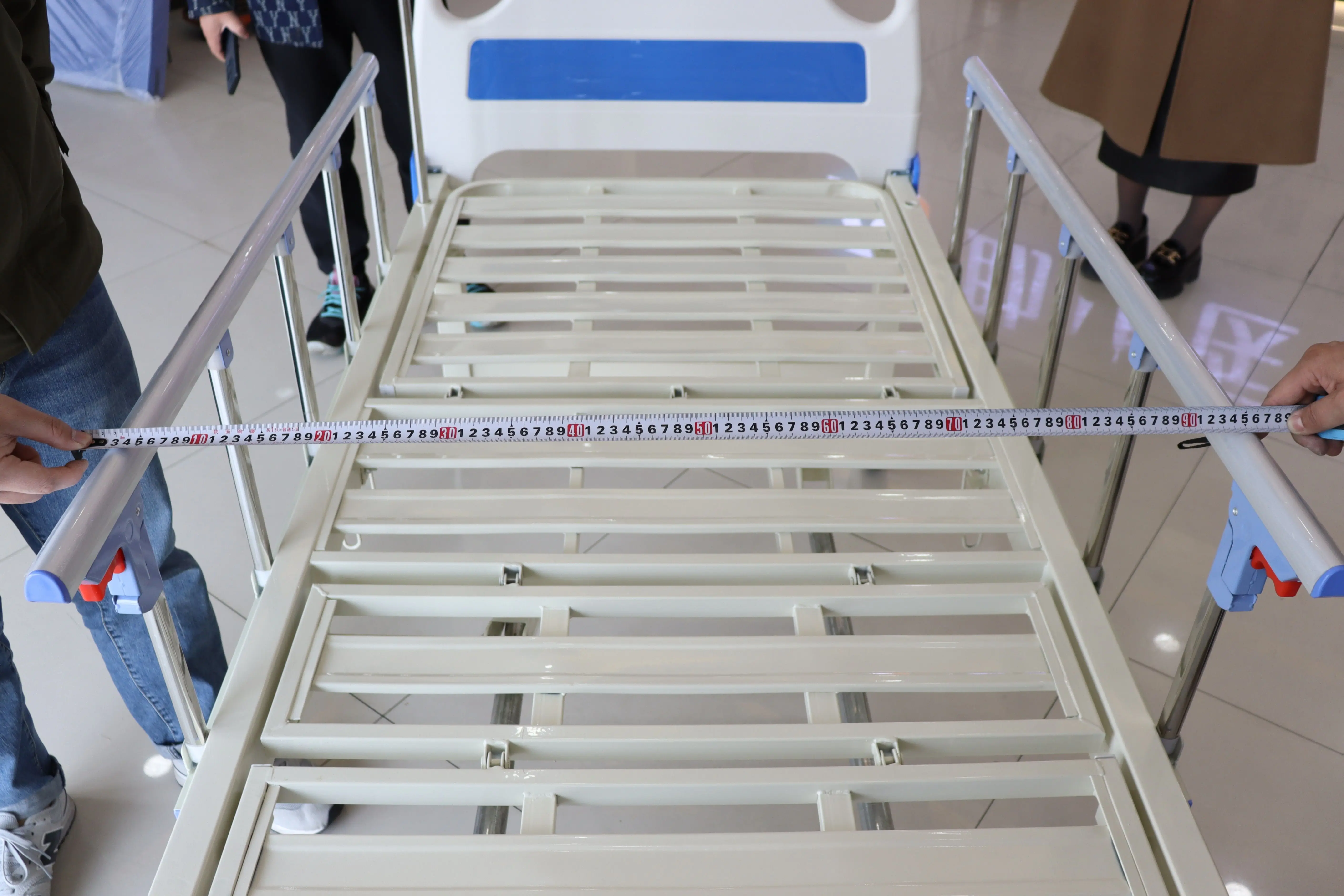 Factory Price Adjustable Stainless Steel Pillar Mattress IV Pole Manual Nursing Bed details