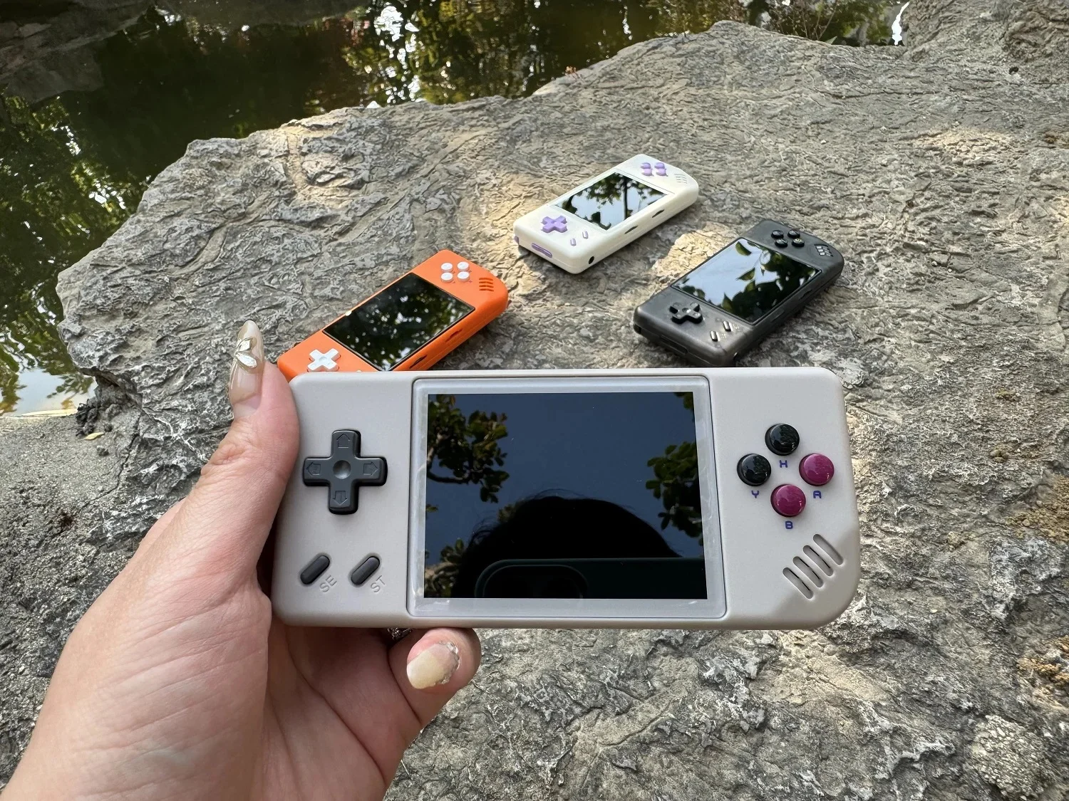Anbernic RG28XX Retro Folding Console - Linux Game Player