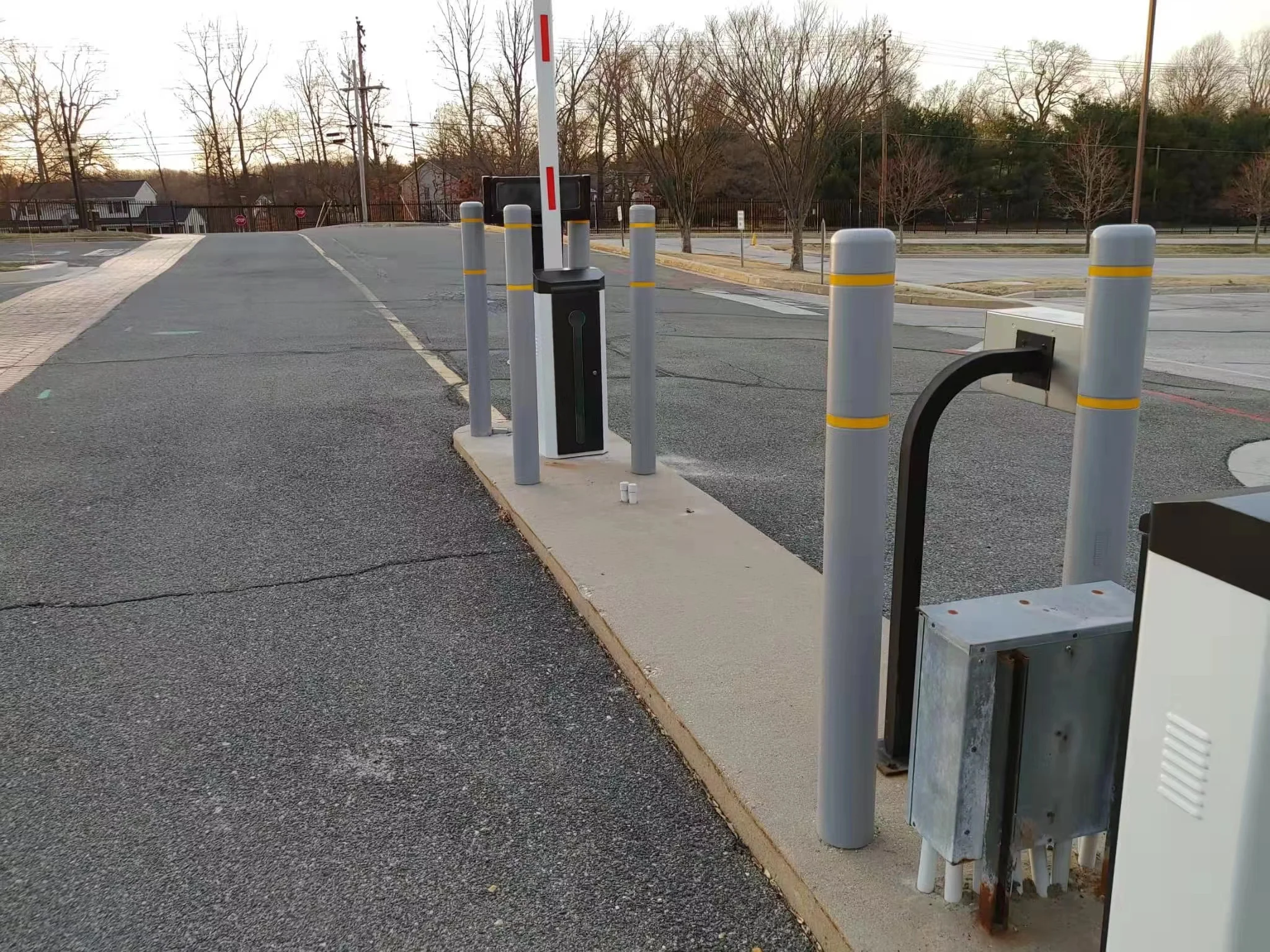 Electric Lift DC Brushless Motor Smart Parking Equipment Barrier Gate with Boom