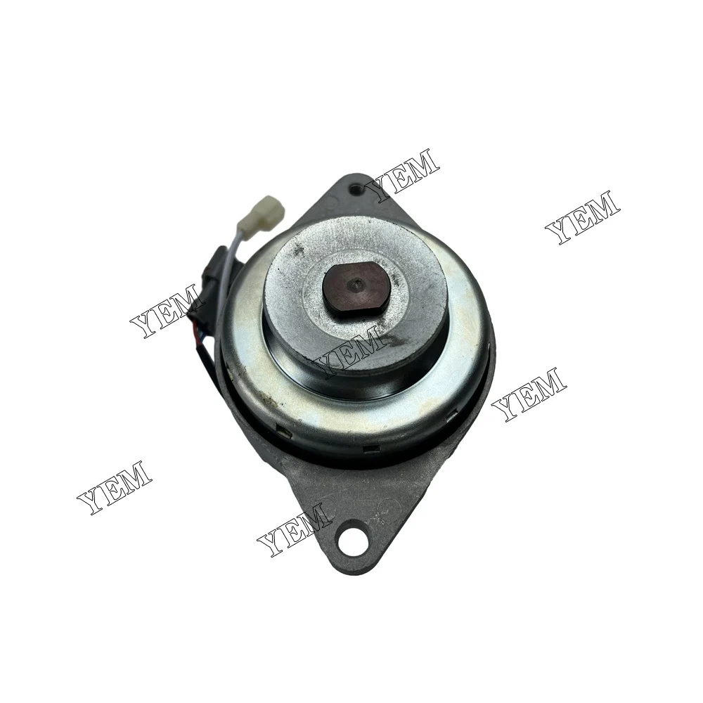 High Quality D1105 Alternator 17472-64014 Fit for Kubota D1105 Engine. 2