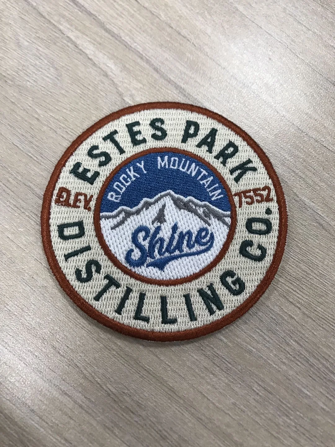 Custom Polyester Embroidered Patches Iron-on Backing Embroidery Patches for Clothing