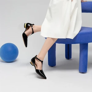 Customizable Low-Heeled Office Shoes with T-shaped Straps Pointed Design Gold Heel-Stem Decoration Made of Patent Leather