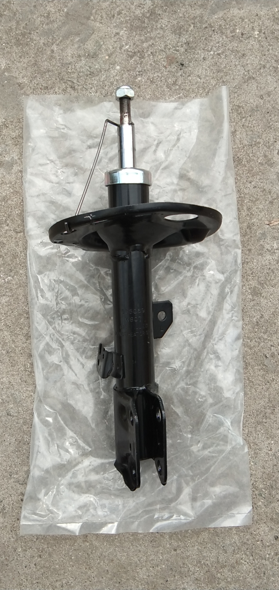 New Xin Sande Front Left Shock Absorber for Toyota VOXY/NOAH ZRR7