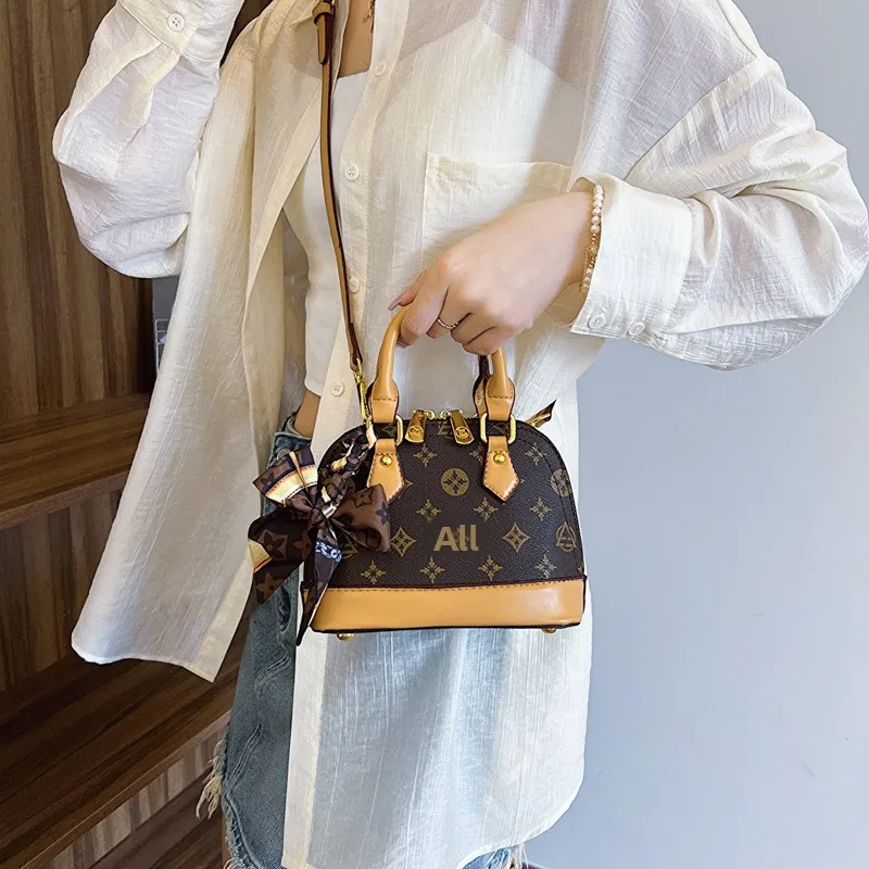 High-end Women’s Summer 2026 New European American Vintage Printed PU Shell Classic Single Zipper Shoulder Handbag All-match