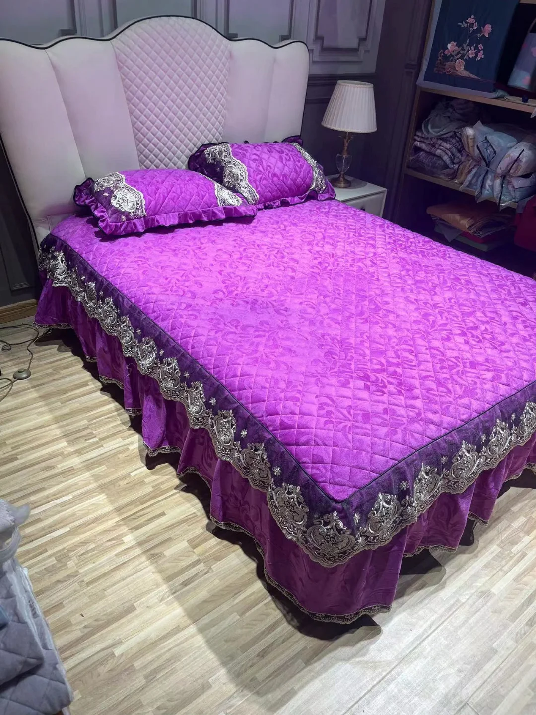 100 Polyester Luxury Design Quilted Bed Skirt Set 3pcs Set With 2