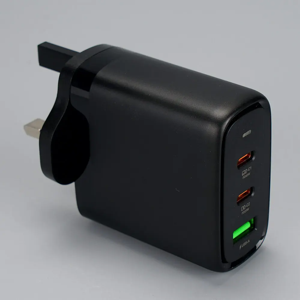 UK/England Plug 1 USB-A + 2 USB Type-C Black With Indicating Light Travel/Wall charger 110V-230V 2046