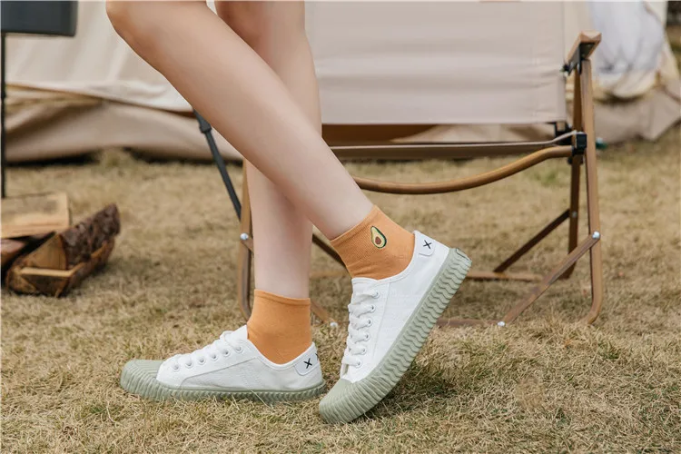 Youki Spring's new ladies embroiders fruit pattern cotton socks
