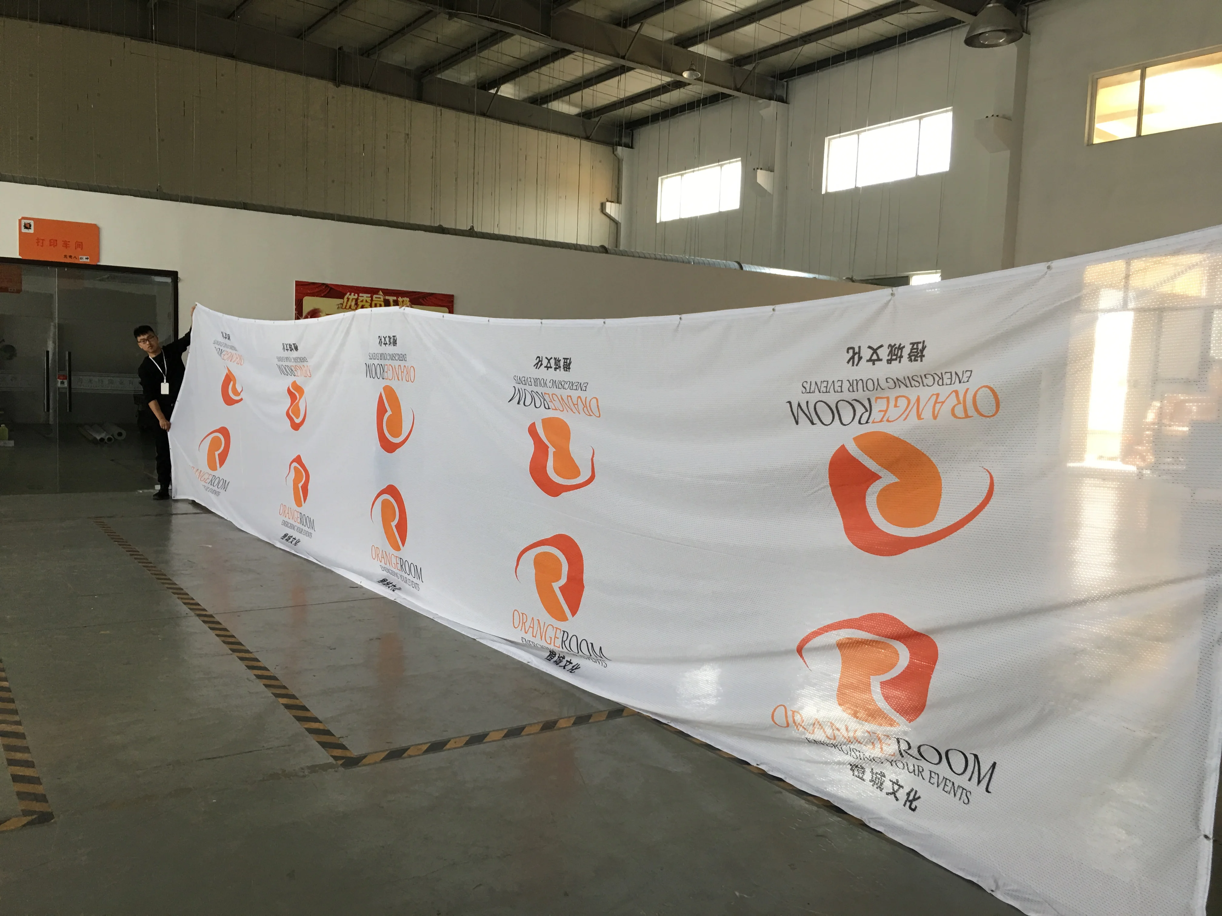 ткани баннер. тканевый баннер. баннерная сетка mesh. пвх ткань. ткани баннер.