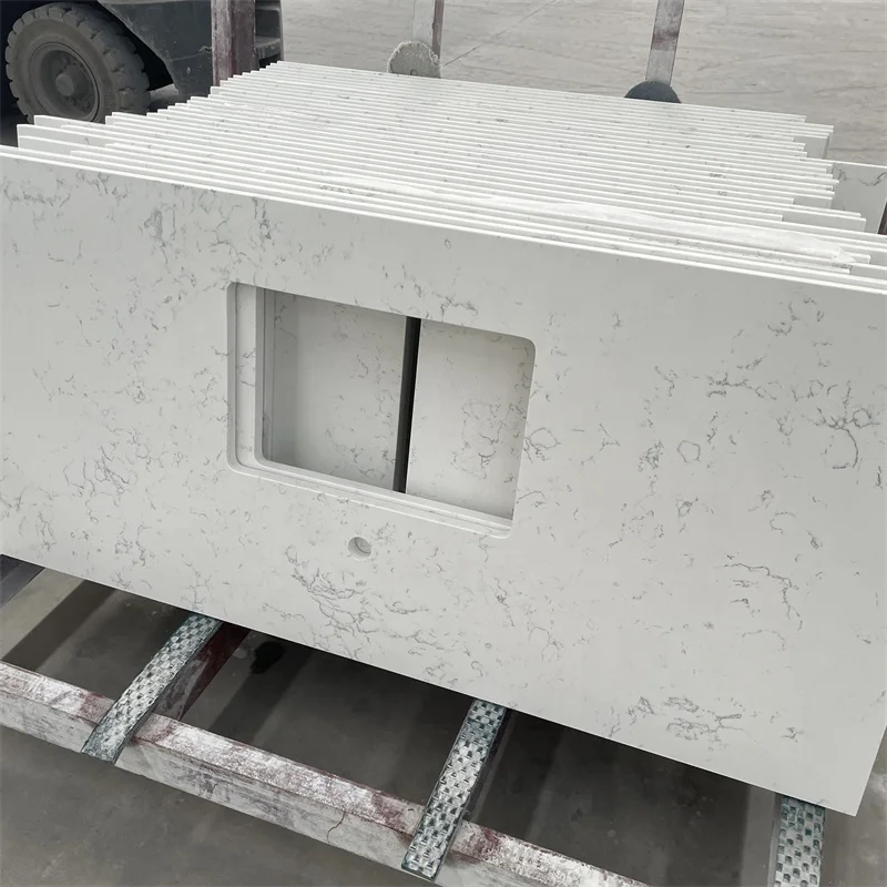 طاولة عمل عالية الجودة ومُصنَّعة وفق الطلب من الحجر الصناعي الأبيض الكارارا المصنوع من الكوارتز، مع لوحة خلفية مُطابقة، مخصصة للفنادق.