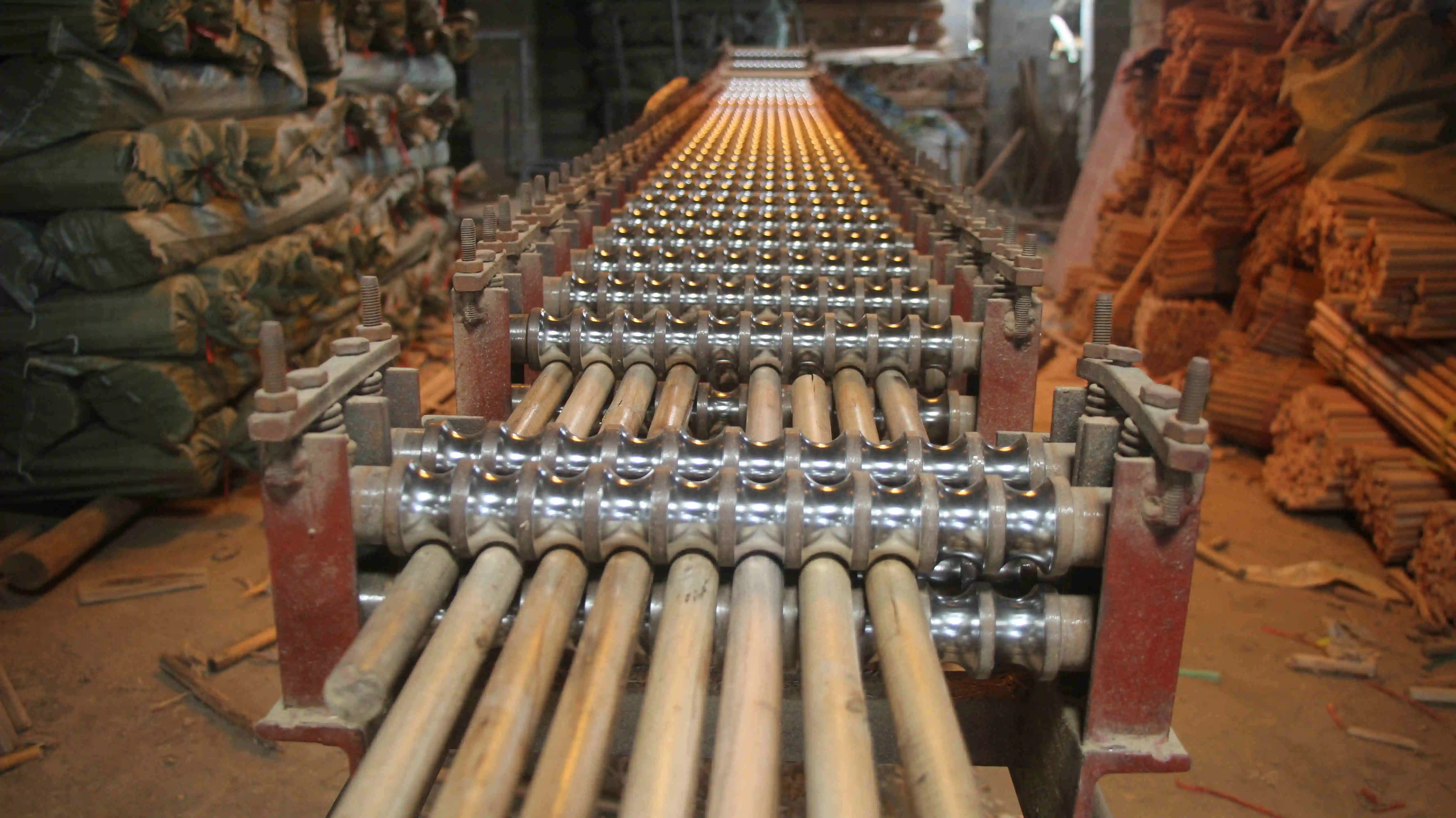 Новинка 2022 Лидер продаж метла с круглым стержнем в наличии сделано Китае деревянная ручка метлы низкая цена нажимная