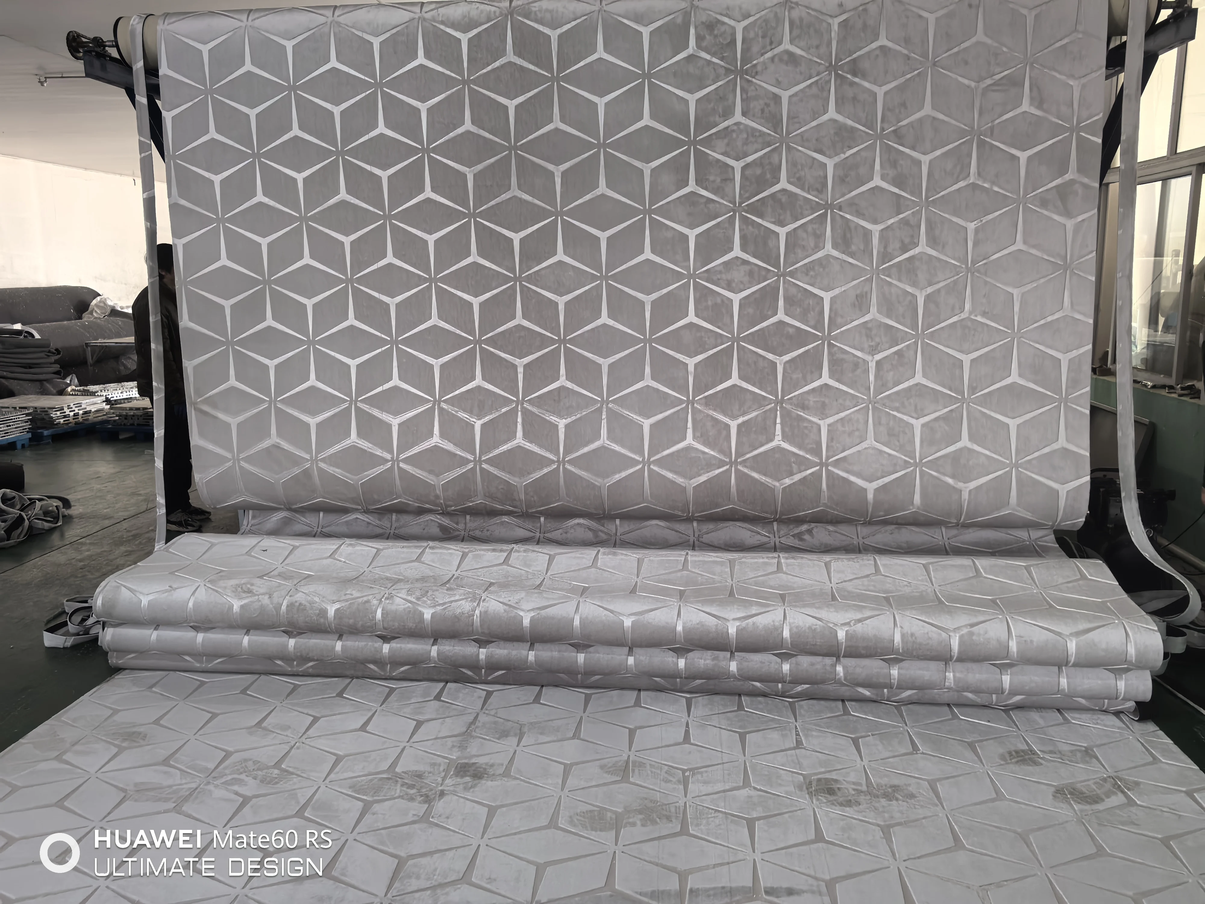 4X25m Wall to Wall Raschel Embossed Carpet and Rug Roll Carpet for Saudi Arabia Market