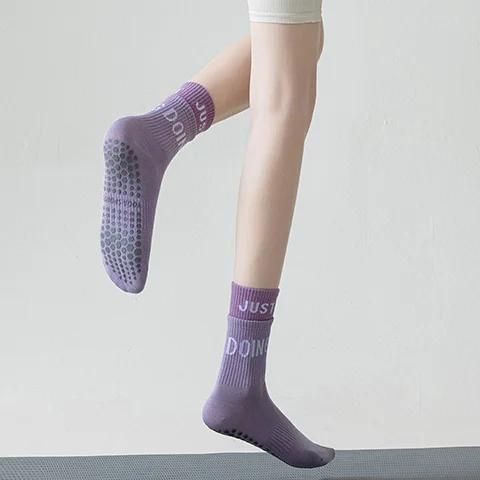 Sporty-Gym-High-quality-Socks-Women-Crew-Cotton-Socks-Anti-slips-Yoga-Socks-Pilate.png