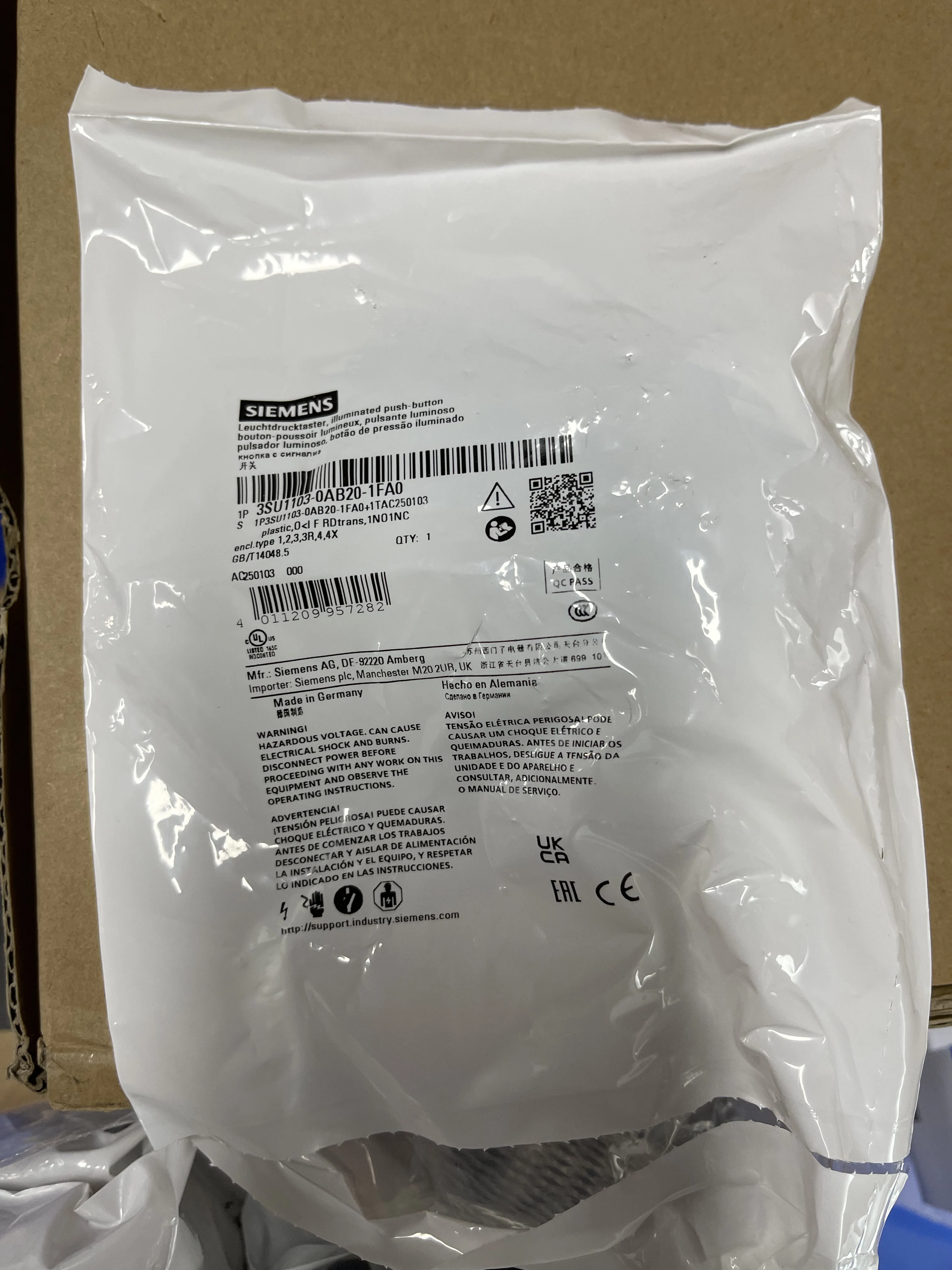 Siemens Illuminated Push-button 3SU1103-0AB20-1FA0 Siemens Illuminated Push-button 3SU1103-0AB20-1FA0