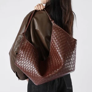 Factory Wholesale Genuine Leather Woven Ladies Large Capacity Shoulder Bag Waterproof Button Closure Multi-Use