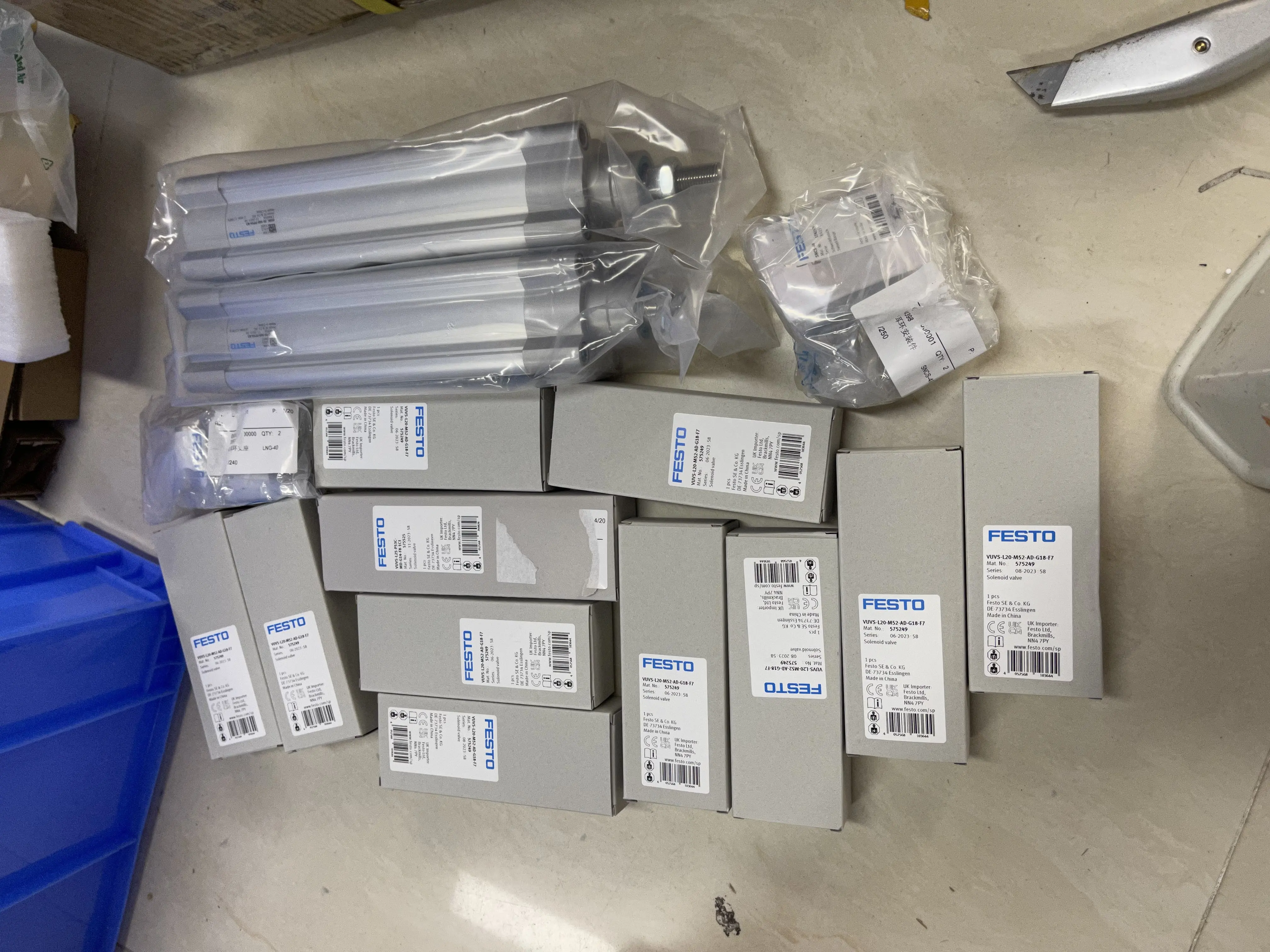 FESTO Pneumatic Components (Cylinders, Valves) VUVS-L20-M52-AD-G18-F7 575249