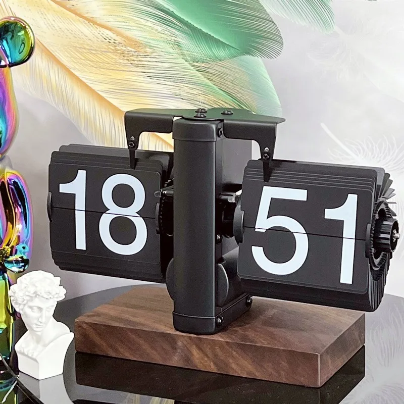 Mechanical Automatic Page Turning Table Clock Retro Triangle Desktop Creative Ornaments for Living Room Bedroom Office Calendars