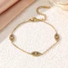 Pulsera de ojo blanco con 334 diamantes blancos.