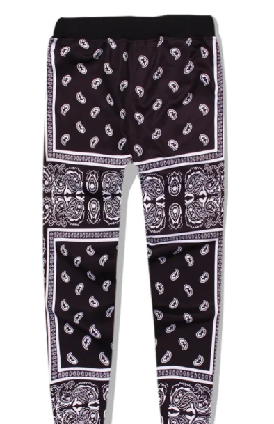 Könnyű, utcai viseletre tervezett fekete rövidnadrág, lezser pamut és poliészter 3M szegélyezéssel, húzózsinóros zsebekkel, férfi cargo rövidnadrág, 414_voghion.com