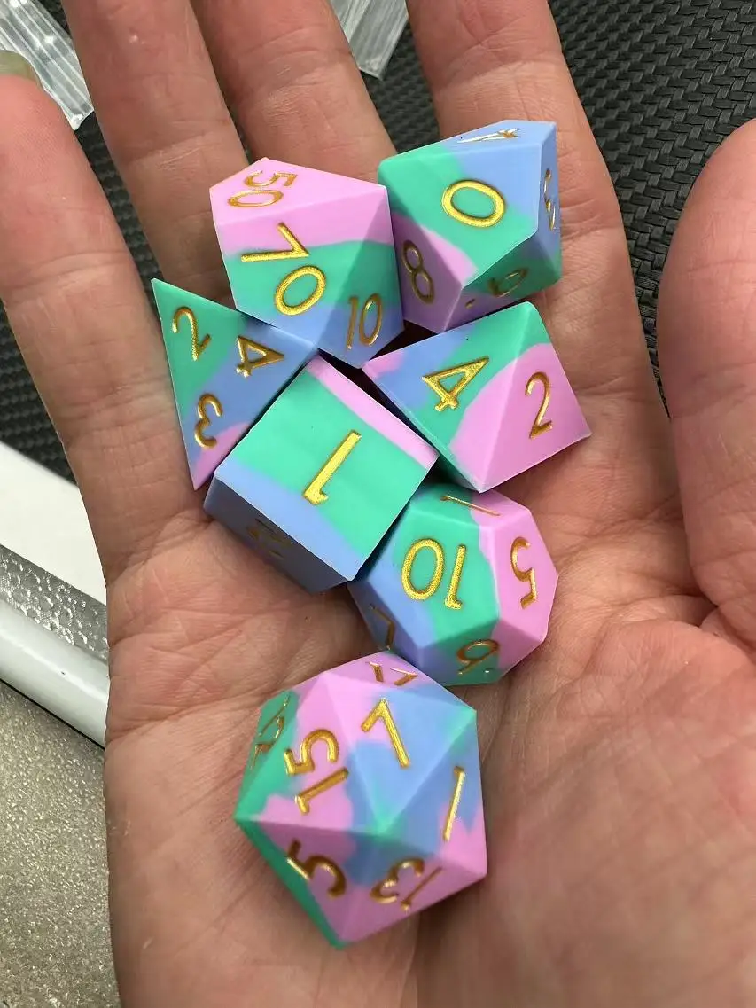 Yushun Custom Silicone Dnd D4-D20 Dice Set New Style 3-Color Polyhedral RPG Games 16mm Size Blend Colors for RPG Games factory