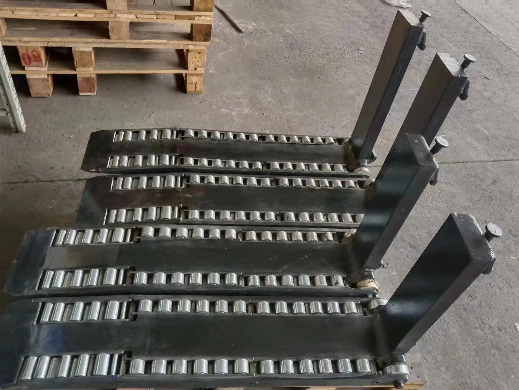 Forklift Attachment Roller Forks for Cargo Loading Without Pallet Forklift Extensions