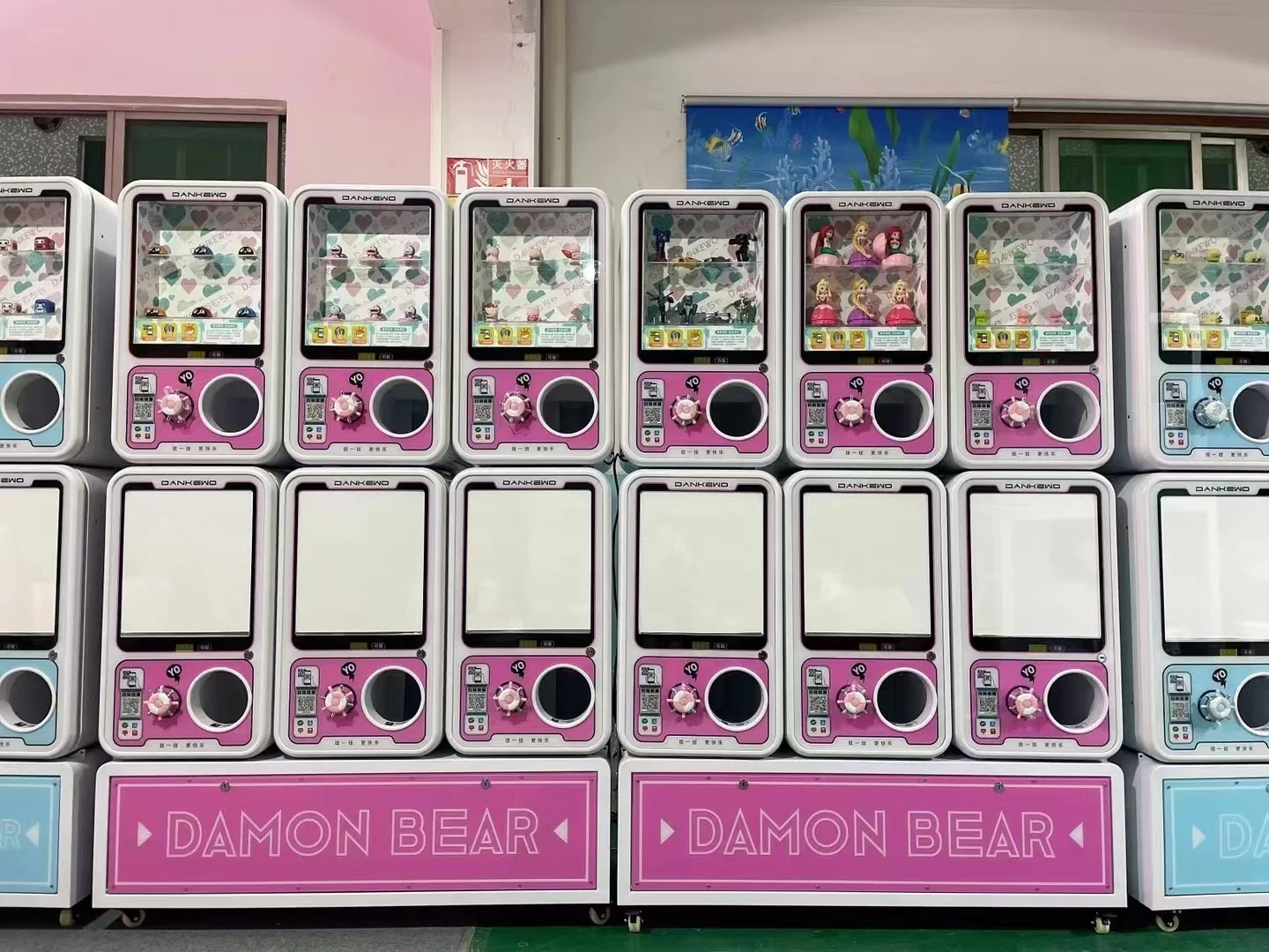 Hardware Window Model Shopping Mall 65-100mm Toy Capsule Souvenir Vending Machine Dispenser