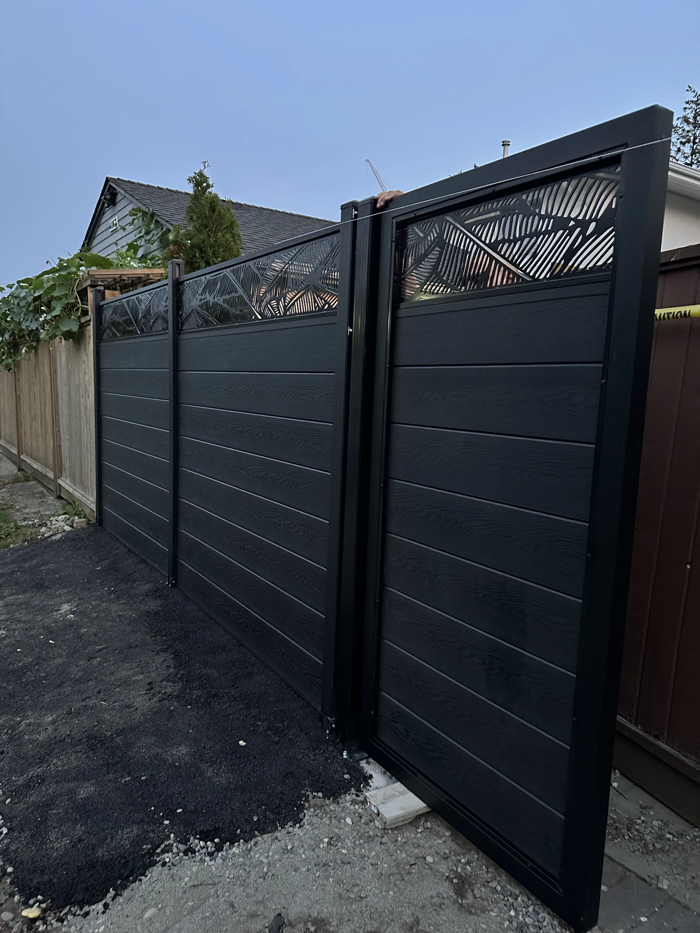 Waterproof Wpc Fence Panel with Gate House Main Gate Designs with Aluminium Frame and Plastic Composite Gate
