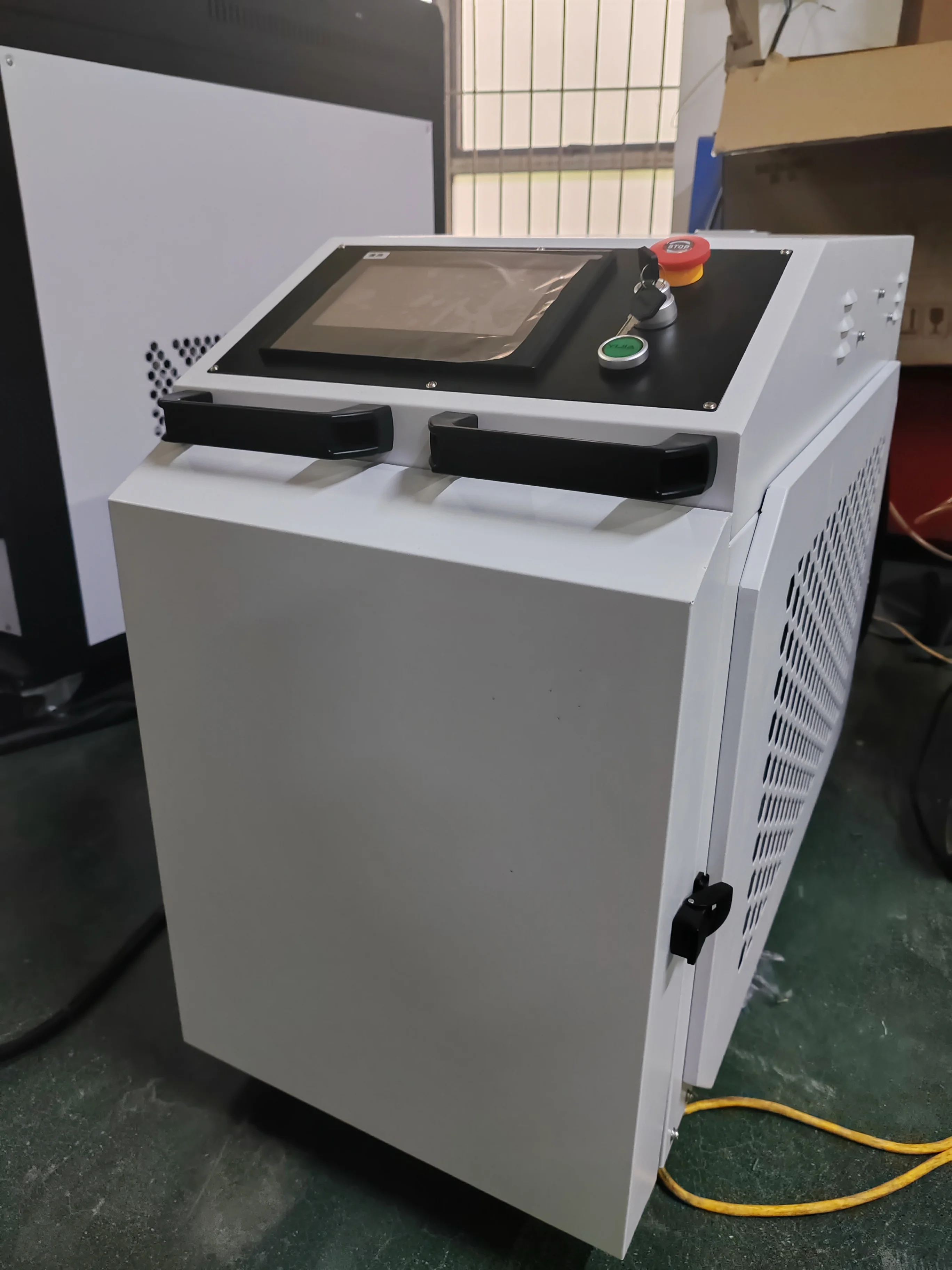 2000W Metal Rust Removing Machine Laser Paint and Rust Remover Cleaning Machine Max Laser Source for Rust Removal