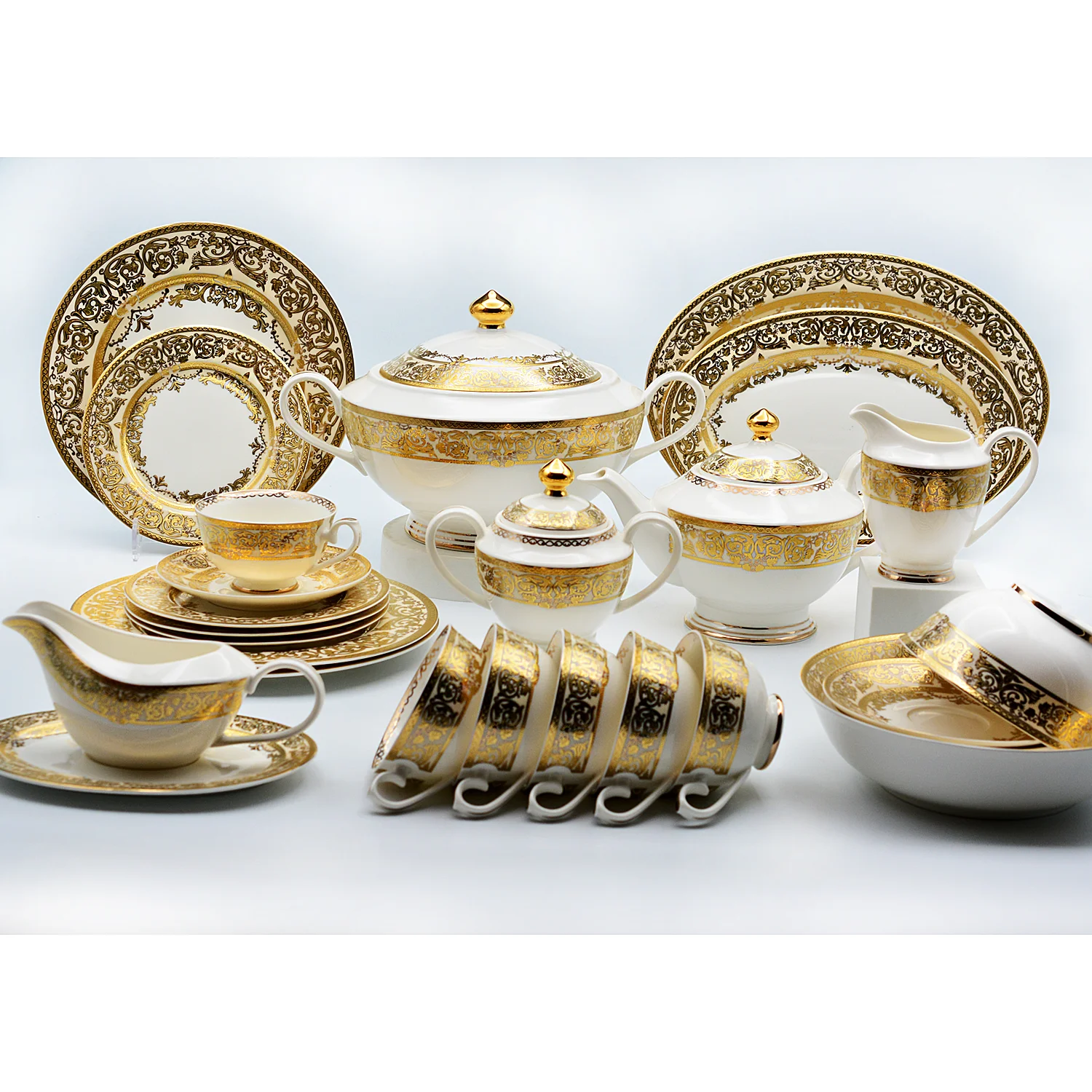 Wholesale High End 69pcs Fine Royal Porcelain Dinnerware Luxury Gold Dinner  Set For Events Lion Head Luxury Dinnerware Set From m.