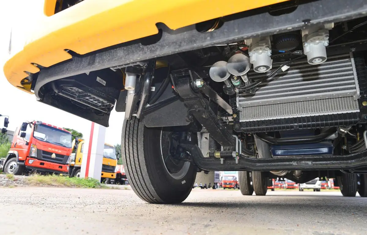 Sinotruck Howo Used 4x2 Cargo Van - Mini Box Truck for Urban Delivery 8