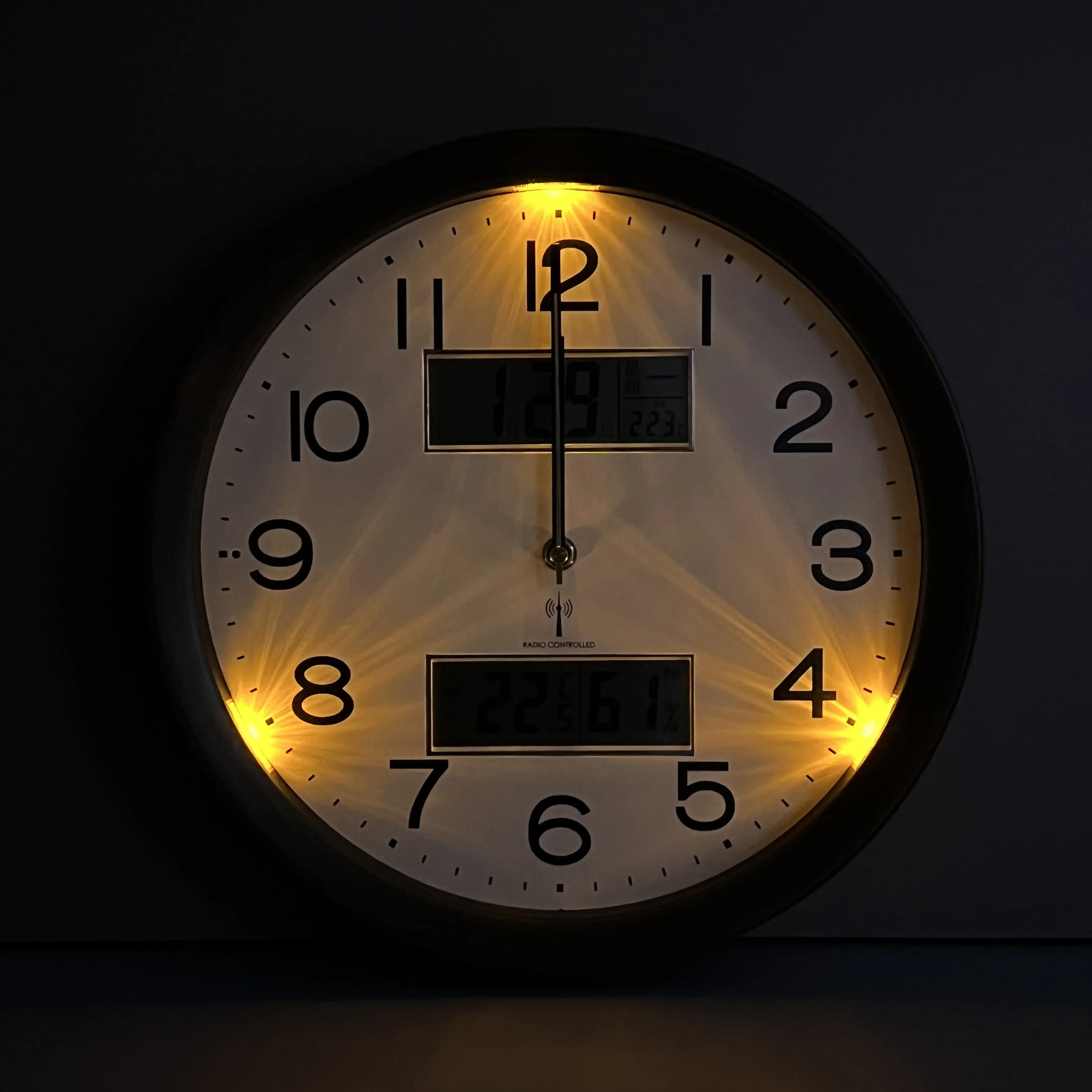 Фоточувствительный сенсорный светодиодный ночник пластиковые настенные часы светящиеся в темноте для спальни гостиной китайские товары от