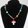 Collar de cuentas de semillas de hongo rojo.