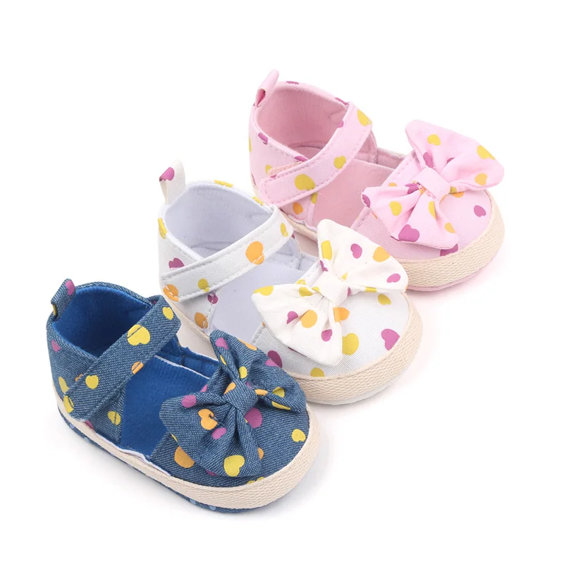 Hot Selling Dot Design Soft Sole Baby Newborn Girl Shoes 2023