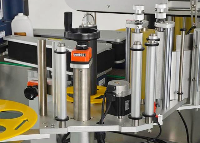 automatic vertical cooking wine toilet cleaner plastics round bottle labeling machine