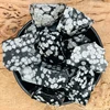 Pierre d'obsidienne flocon de neige blanche et noire