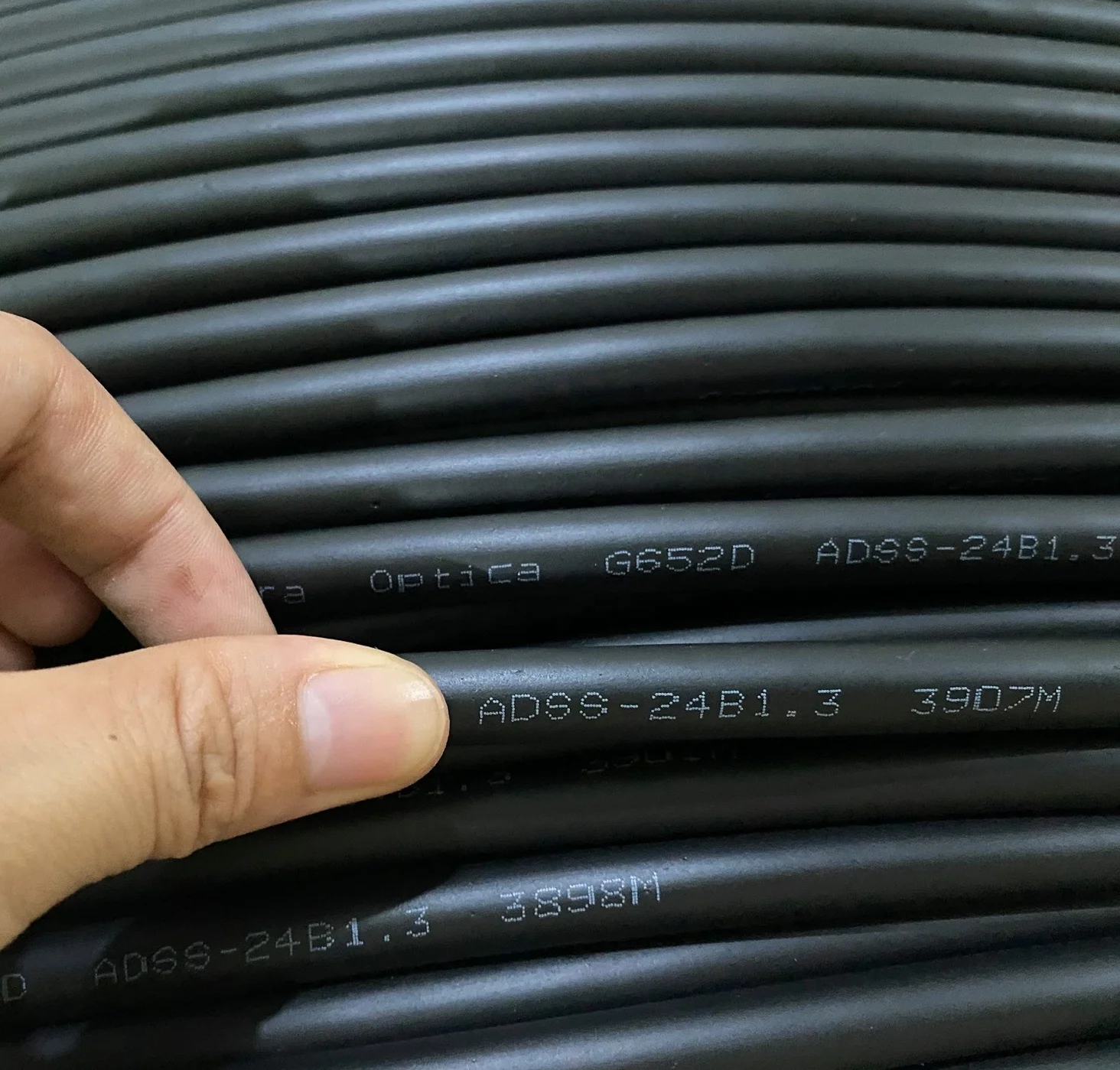 Optical Fiber Cable Gyfty Gyfty53 Gyxtw Adss Single Mode Fiber Optic Cable 12 24 Core Wood DRUM PE Outer Jacket 10 G652D 4000M